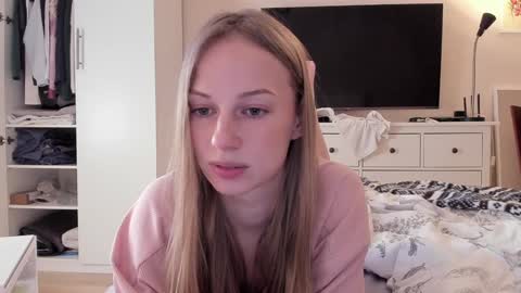 Snapshot of magic_couple13 chatting on January 2025 09:08:02 AM Alice online show from January 2025 09:08:02 AM