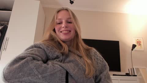 Snapshot of magic_couple13 chatting on January 2025 02:50:02 PM Alice online show from January 2025 02:50:02 PM