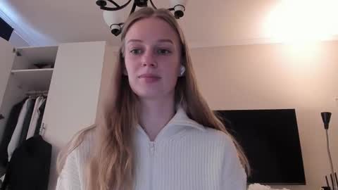 Snapshot of magic_couple13 chatting on February 2025 09:20:02 AM Alice online show from February 2025 09:20:02 AM