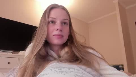 Snapshot of magic_couple13 chatting on February 2025 12:24:01 PM Alice online show from February 2025 12:24:01 PM