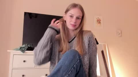 Snapshot of magic_couple13 chatting on March 2025 11:33:01 AM Alice online show from March 2025 11:33:01 AM