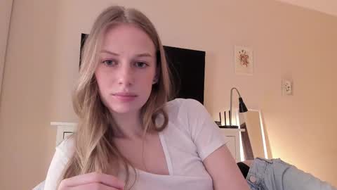 Snapshot of magic_couple13 chatting on March 2025 12:09:01 PM Alice online show from March 2025 12:09:01 PM