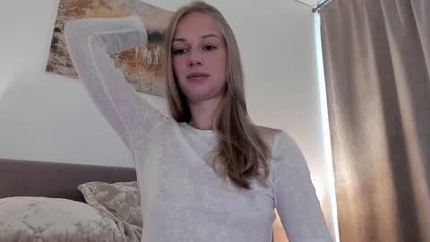 Snapshot of magic_couple13 chatting on September 2025 12:27:02 PM Alice online show from September 2025 12:27:02 PM