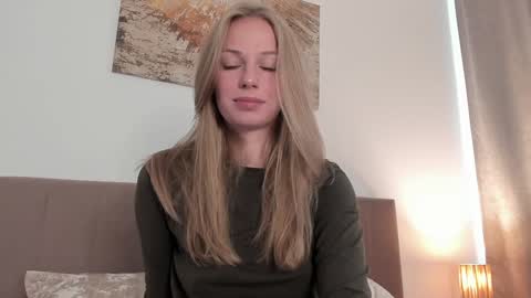 Snapshot of magic_couple13 chatting on September 2025 01:14:02 PM Alice online show from September 2025 01:14:02 PM