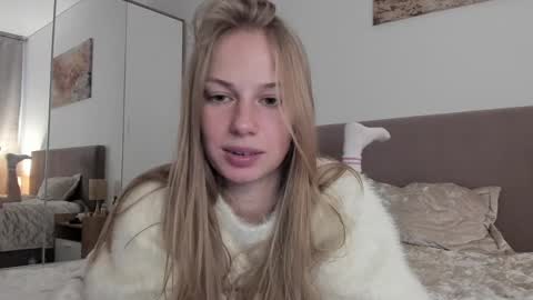 Snapshot of magic_couple13 chatting on October 2025 12:45:01 PM Alice online show from October 2025 12:45:01 PM