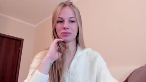 Snapshot of magic_couple13 chatting on November 2025 10:21:01 AM Alice online show from November 2025 10:21:01 AM