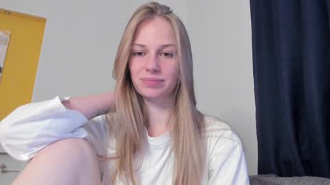 Snapshot of magic_couple13 chatting on November 2025 01:00:02 PM Alice online show from November 2025 01:00:02 PM