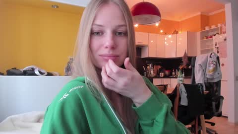 Snapshot of magic_couple13 chatting on January 2026 09:35:01 AM Alice online show from January 2026 09:35:01 AM