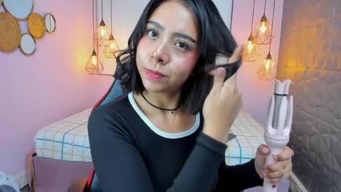 Snapshot of magic_oliviah chatting on June 2026 01:05:02 PM Oliviah online show from June 2026 01:05:02 PM