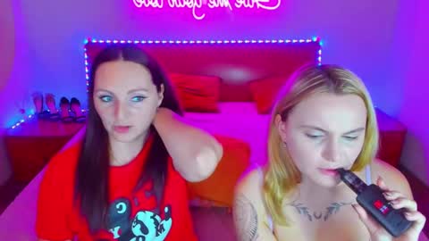 Snapshot of magiceyess chatting on December 2024 07:50:01 AM Lili and Bella online show from December 2024 07:50:01 AM