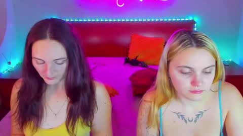 Snapshot of magiceyess chatting on December 2024 07:40:02 AM Lili and Bella online show from December 2024 07:40:02 AM