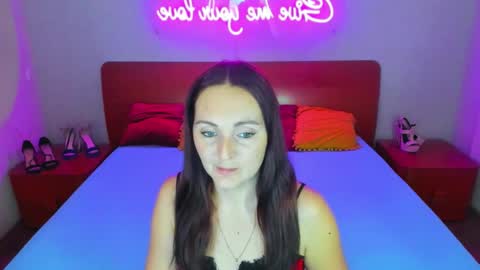 Snapshot of magiceyess chatting on December 2024 08:28:01 AM Lili and Bella online show from December 2024 08:28:01 AM