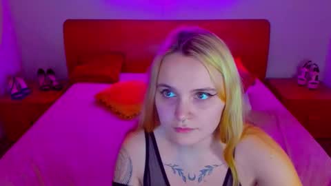 Snapshot of magiceyess chatting on December 2024 11:06:01 AM Lili and Bella online show from December 2024 11:06:01 AM