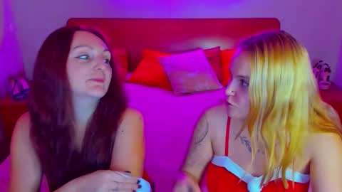 Snapshot of magiceyess chatting on December 2024 12:13:02 PM Lili and Bella online show from December 2024 12:13:02 PM