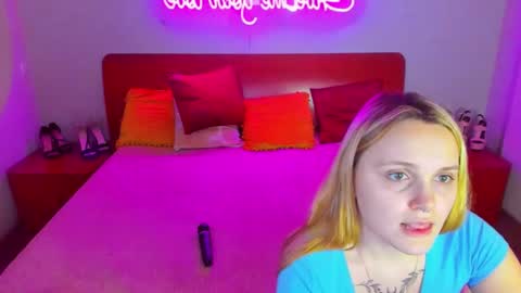 Snapshot of magiceyess chatting on January 2025 10:18:02 AM Lili and Bella online show from January 2025 10:18:02 AM