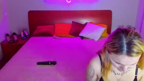 Snapshot of magiceyess chatting on February 2025 06:54:01 AM Lili and Bella online show from February 2025 06:54:01 AM