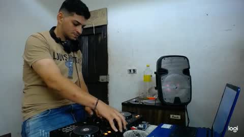 Snapshot of magico_9809 chatting on February 2026 12:18:01 AM BRAYAN online show from February 2026 12:18:01 AM