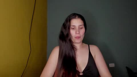 Mahiia online show from November 2025 04:45:02 AM