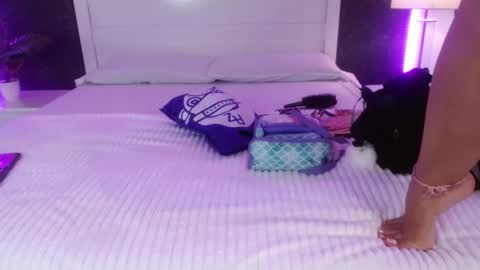 Maia Reficco online show from October 2025 12:23:02 PM