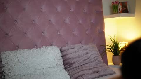  Maia  online show from March 2026 09:32:02 PM