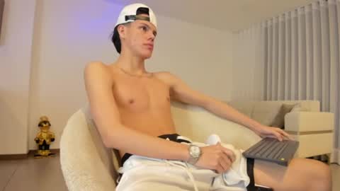 MAICOL  online show from January 2025 01:21:02 AM