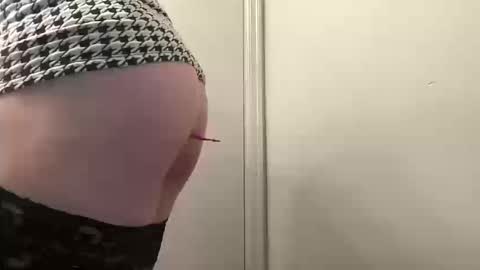 Snapshot of maid4p chatting on October 2025 04:57:01 AM maid4p online show from October 2025 04:57:01 AM