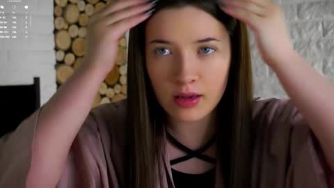 Lucy online show from December 2025 02:06:02 AM