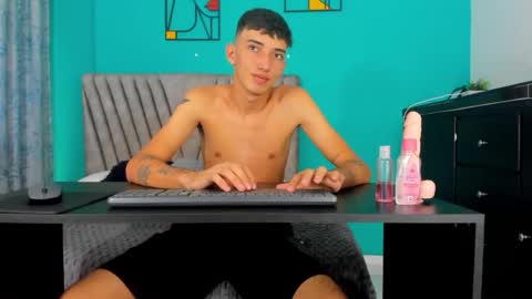 Maikol online show from April 2026 01:05:02 PM