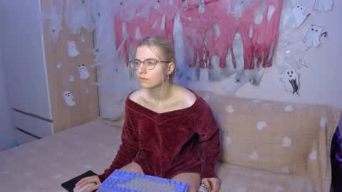 Your kitty online show from December 2024 02:25:02 AM