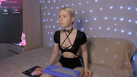 Your kitty online show from November 2025 02:44:01 AM