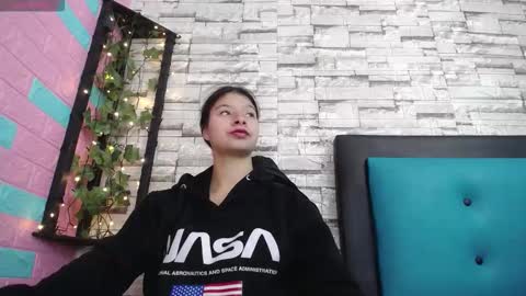  MAILY CAN  online show from November 2025 12:49:01 PM