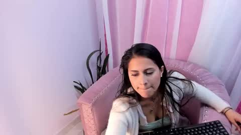 Maily Owens online show from November 2025 07:57:01 PM