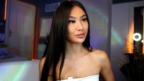 Mai online show from November 2025 07:40:02 PM