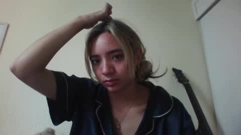 majo_gomezz online show from October 2025 05:48:02 PM