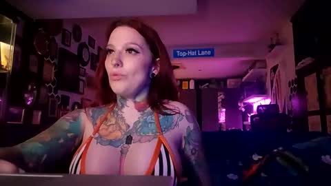 makaylamoonn online show from October 2025 04:32:02 AM