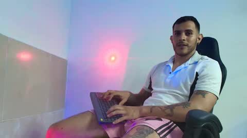 Snapshot of make_manson chatting on October 2025 01:14:01 AM Make online show from October 2025 01:14:01 AM