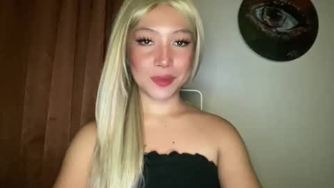 Snapshot of makemesquirt_xxx chatting on May 2026 12:23:01 PM KEANA online show from May 2026 12:23:01 PM