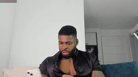 Snapshot of makonneen chatting on May 2026 01:43:02 AM Makonnen online show from May 2026 01:43:02 AM