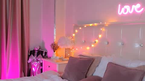 Snapshot of maksine chatting on January 2026 03:56:02 AM Lia online show from January 2026 03:56:02 AM