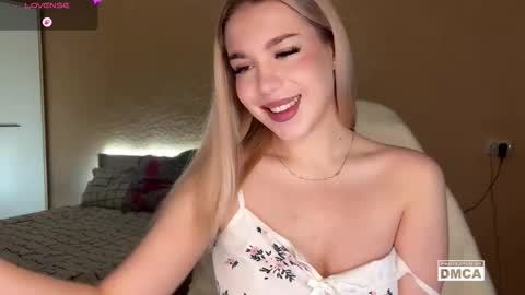 maksisisia online show from November 2025 01:48:01 PM