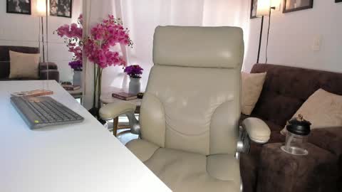Snapshot of malena99_ chatting on May 2026 08:18:02 PM malena99_ online show from May 2026 08:18:02 PM