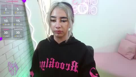 Malory  online show from November 2025 11:38:02 AM