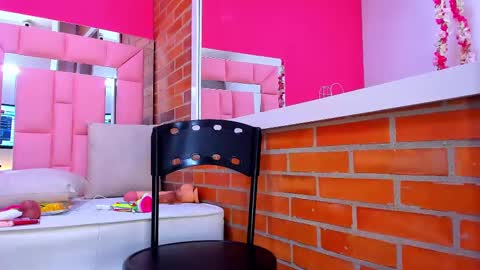 Snapshot of malu_horny_69 chatting on March 2025 04:55:01 PM Melanie online show from March 2025 04:55:01 PM