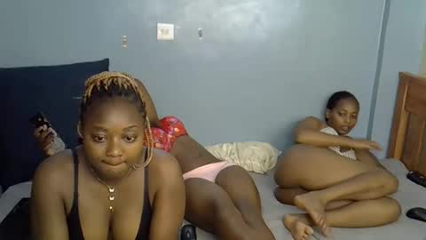 mama_pussie online show from October 2025 01:17:01 PM