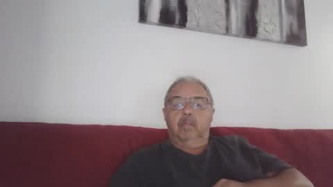 Snapshot of mambow99 chatting on January 2025 06:19:02 PM OLDMANFREE online show from January 2025 06:19:02 PM