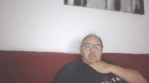 Snapshot of mambow99 chatting on February 2025 01:25:01 AM OLDMANFREE online show from February 2025 01:25:01 AM
