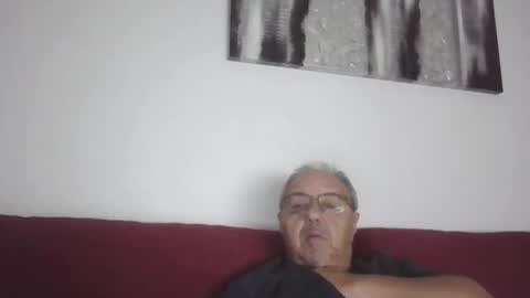 Snapshot of mambow99 chatting on October 2025 01:48:02 AM OLDMANFREE online show from October 2025 01:48:02 AM