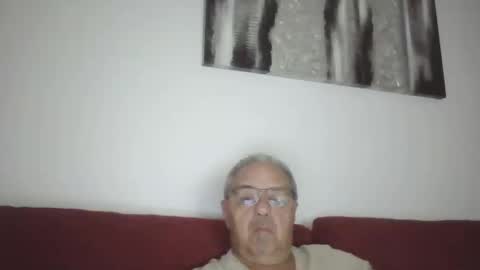 Snapshot of mambow99 chatting on October 2025 12:44:02 AM OLDMANFREE online show from October 2025 12:44:02 AM