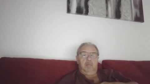 Snapshot of mambow99 chatting on October 2025 08:31:01 PM OLDMANFREE online show from October 2025 08:31:01 PM
