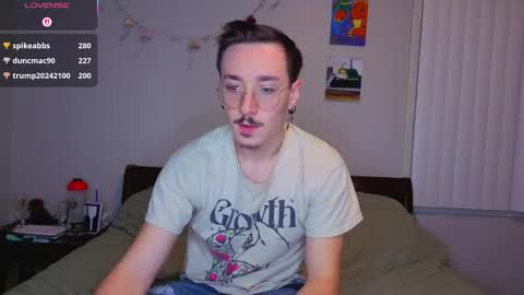 Snapshot of mamiclouds chatting on November 2025 01:37:01 AM MamiCloudz online show from November 2025 01:37:01 AM